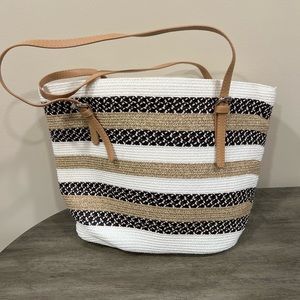 NWOT Straw shoulder tote bag in white, tan and black